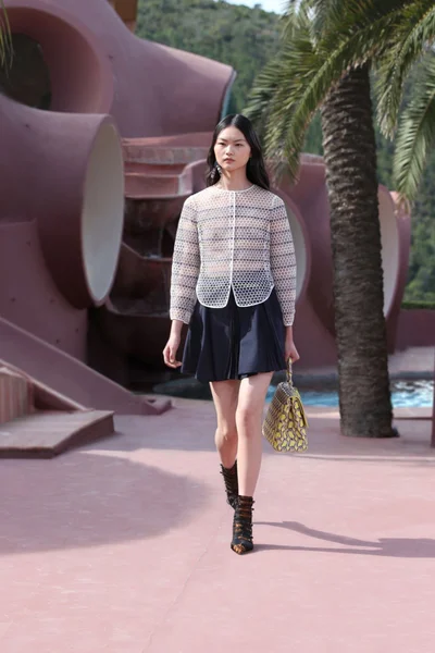 Look 30